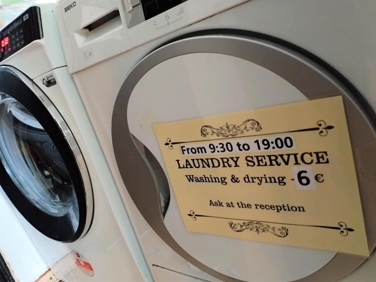 "No Party & Many Rules" Hostel N1 ソフィア エクステリア 写真
