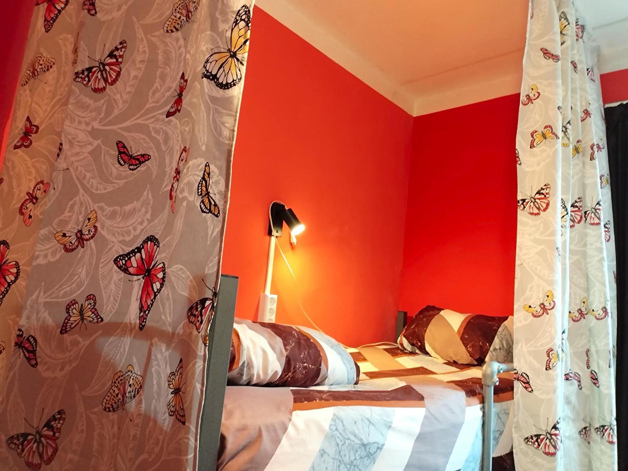 "No Party & Many Rules" Hostel N1 ソフィア エクステリア 写真